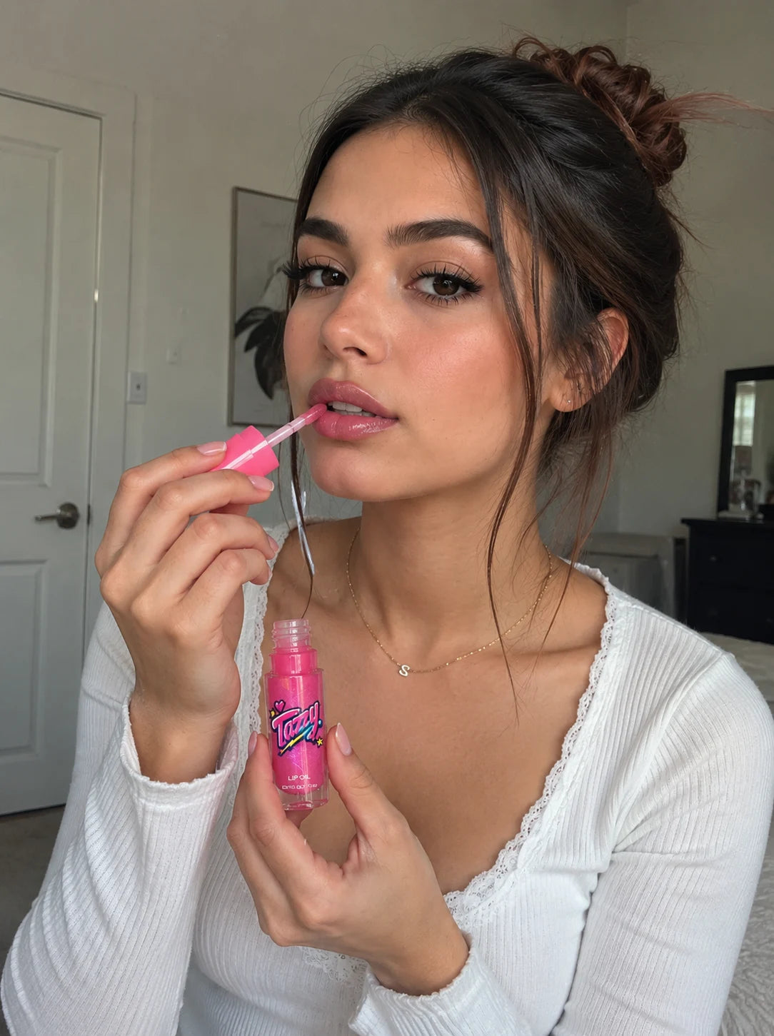 Glossy Lips. Instant Love.